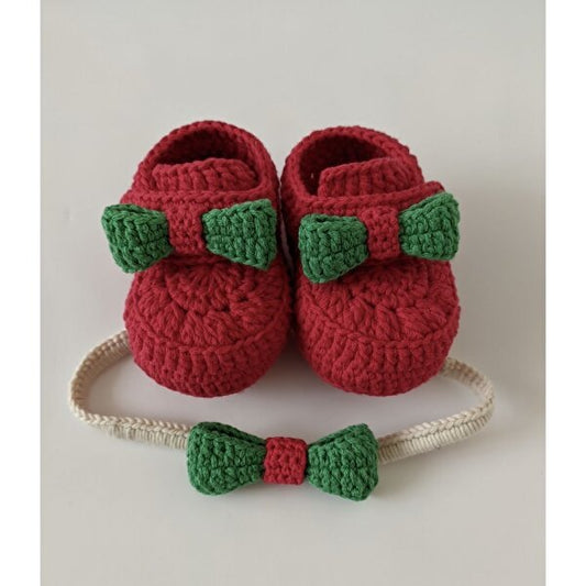 Crochet Baby Booties with Dickie Bow
